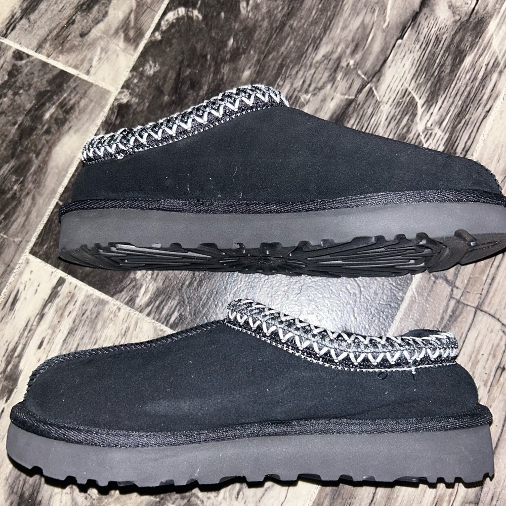 Tazman Ugg slide on’s